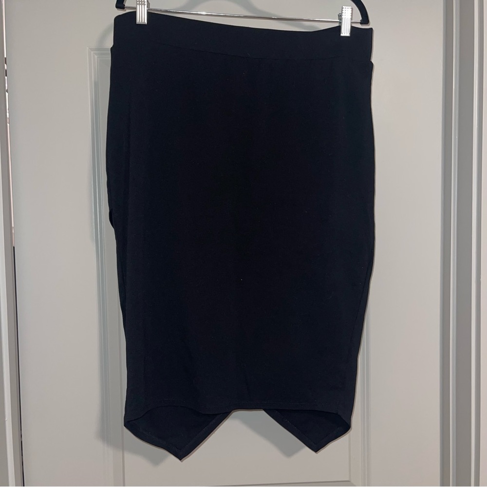 Torrid solid black pencil skirt stretch waist band v cut back size 2